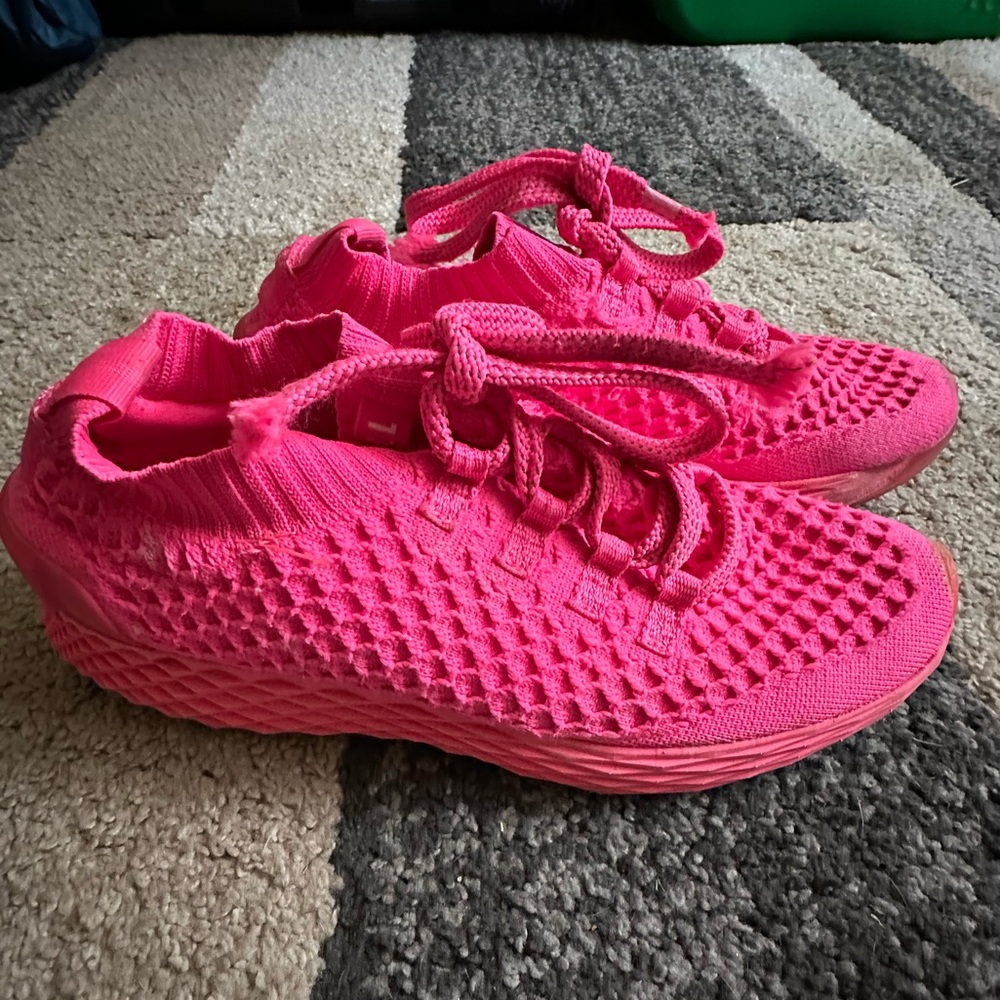 NOBULL hot pink runner. Women’s size 9